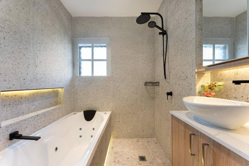 4 Bedroom Haven Spacious Terrace @bondi Junction Apartment *