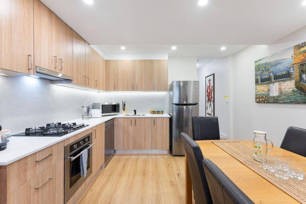 4 Bedroom Haven Spacious Terrace @bondi Junction Apartment
